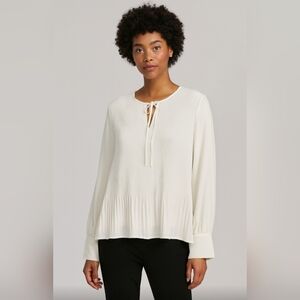 Simply Vera Verawang Size M Elegant White Women's Top